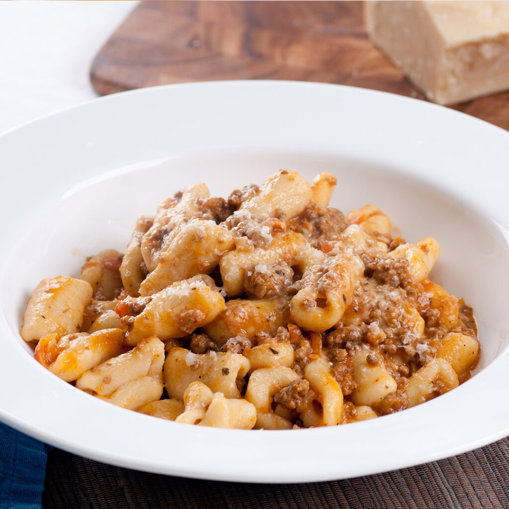 Cavatelli con salsiccia e pomodoro fresco