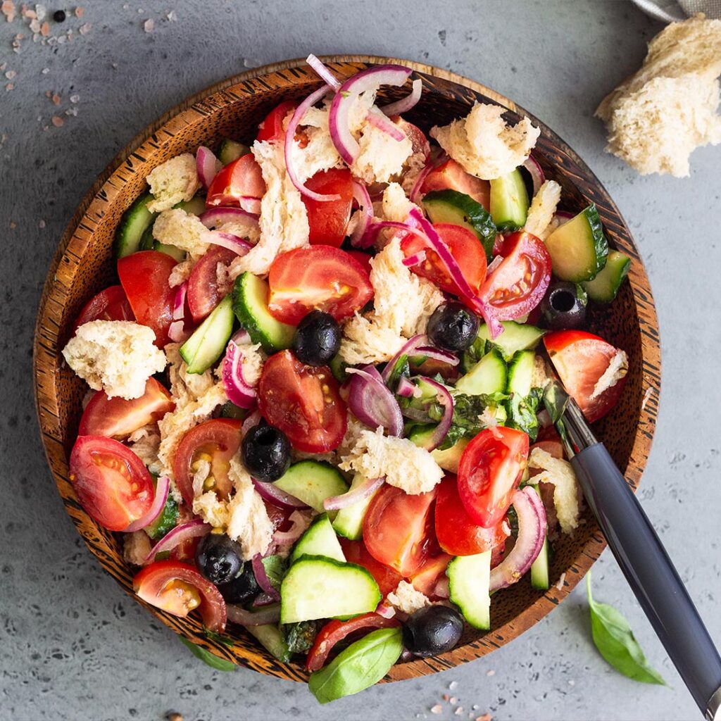 Panzanella di pomodoro con scampi di Fano, salsa di patate e tartufo nero