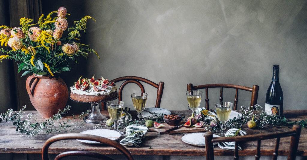 Torta di mandorle all’olio d’oliva con crema al mascarpone e fichi – Our Food Stories x Donnafugata