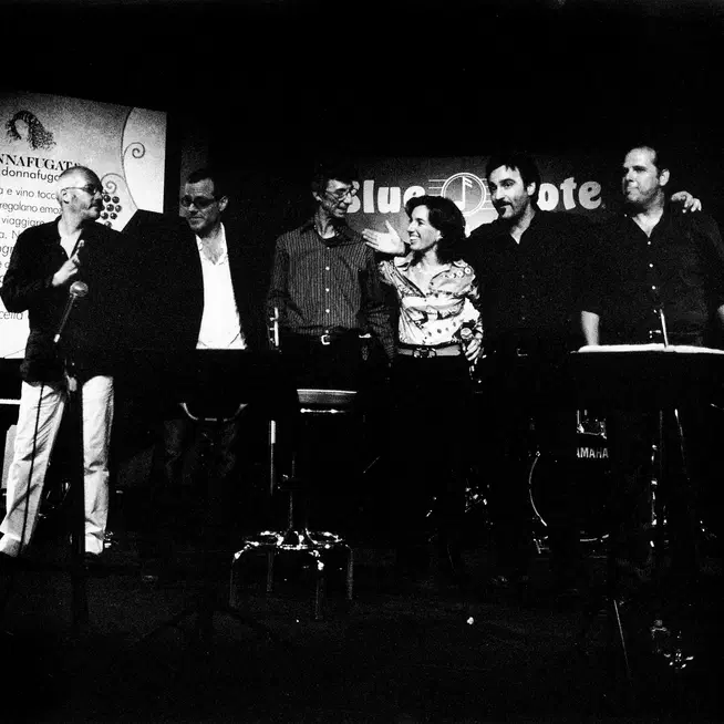 2004: al Blue Note di Milano viene presentato il primo album
