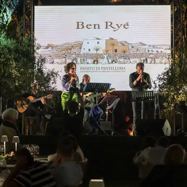 2020: José Rallo e la Music & Wine Band si esibiscono nella Tenuta di Contessa Entellina in occasione di Calici di Stelle