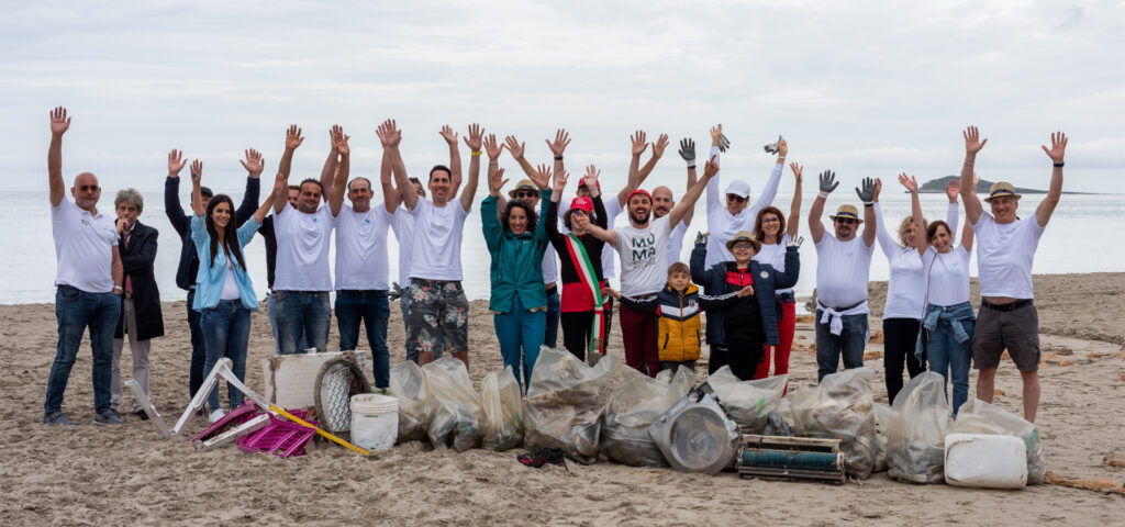 Giornata Mondiale degli Oceani: mari protetti con il tappo da plastica riciclata delle zone costiere